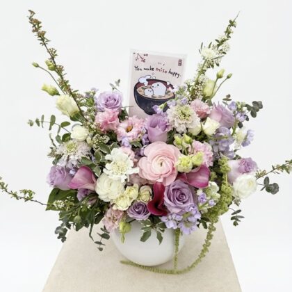 Elegant Miele Dorato - Ceramic Vase filled with pastel roses, lavender blooms, and delicate greenery.