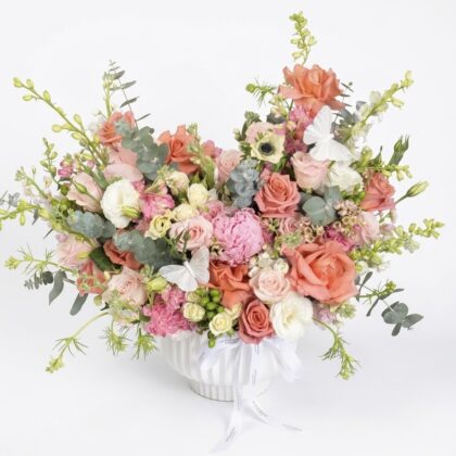 La Papillon – Opulent Ceramic Vase Centerpiece featuring peach and pink roses, peonies, and white butterflies.